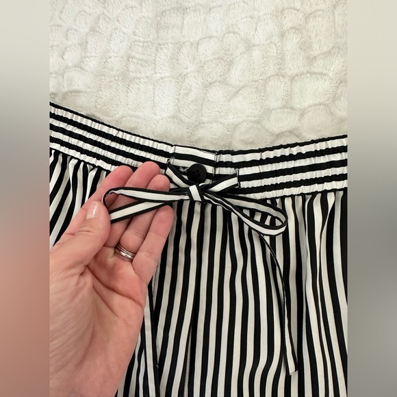 VINTAGE 90s vest and high waisted shorts set w vertical white and black stripes - Picture 9 of 15